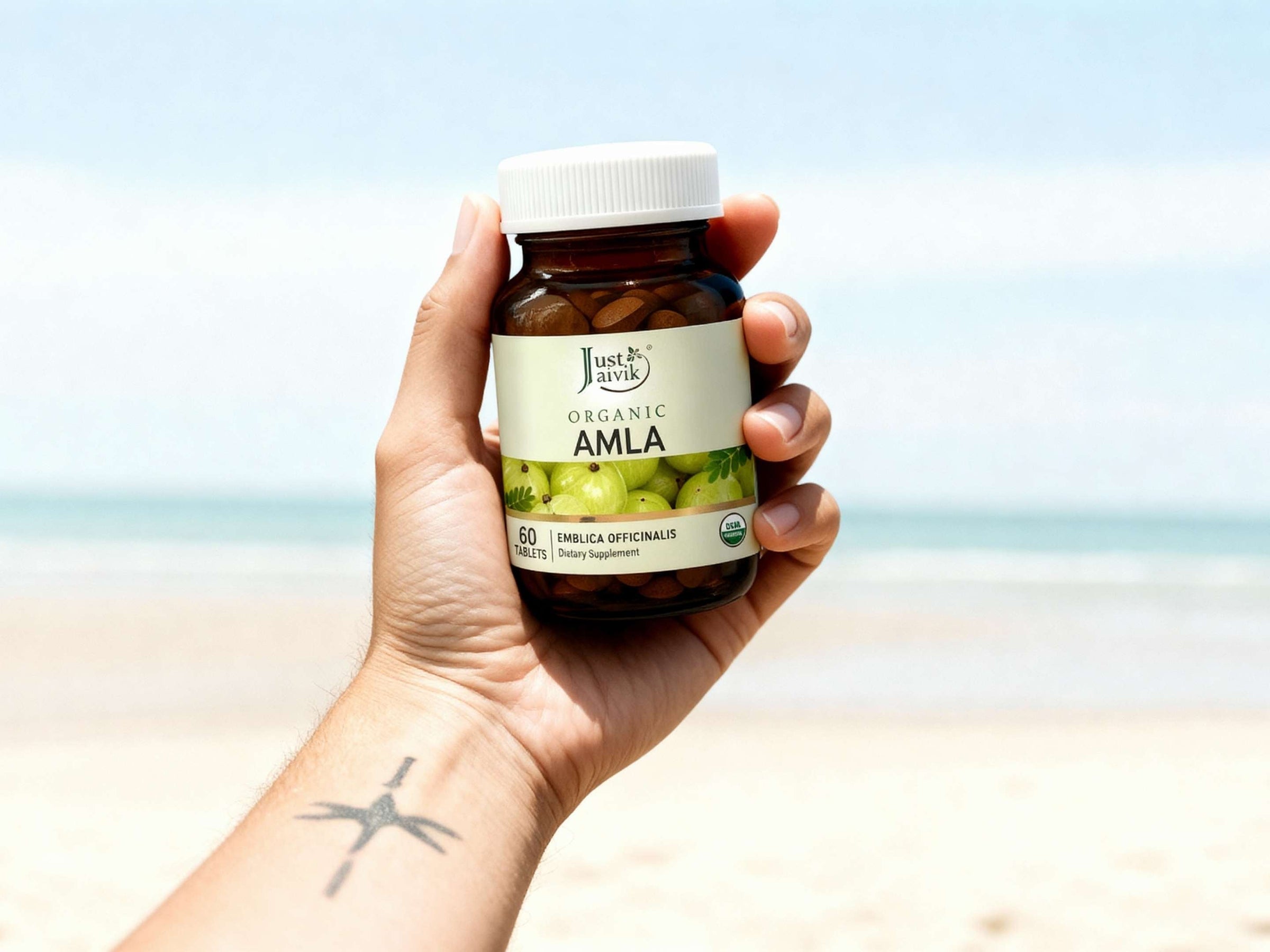 amla tablets in hand